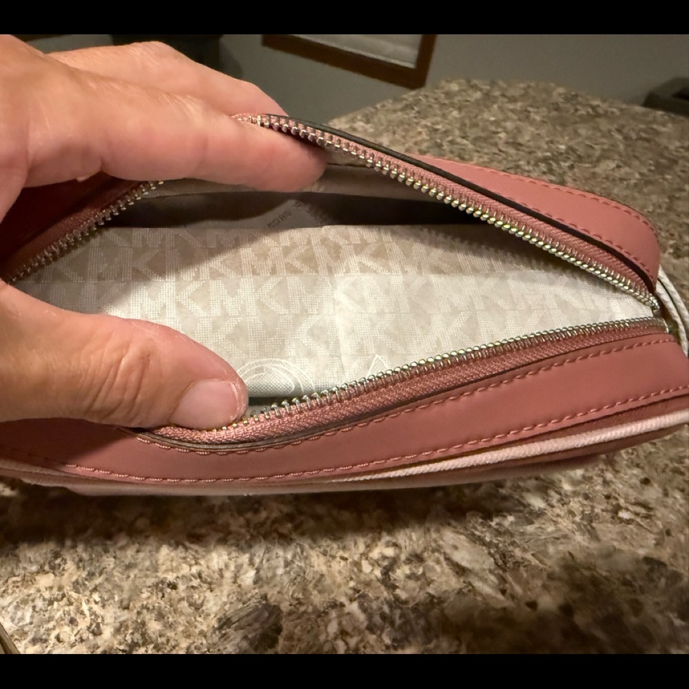 Michael kors crossbody